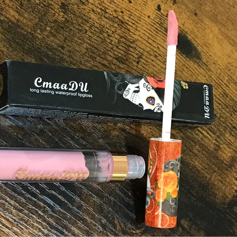 Long-Lasting Lipgloss in Light Pink